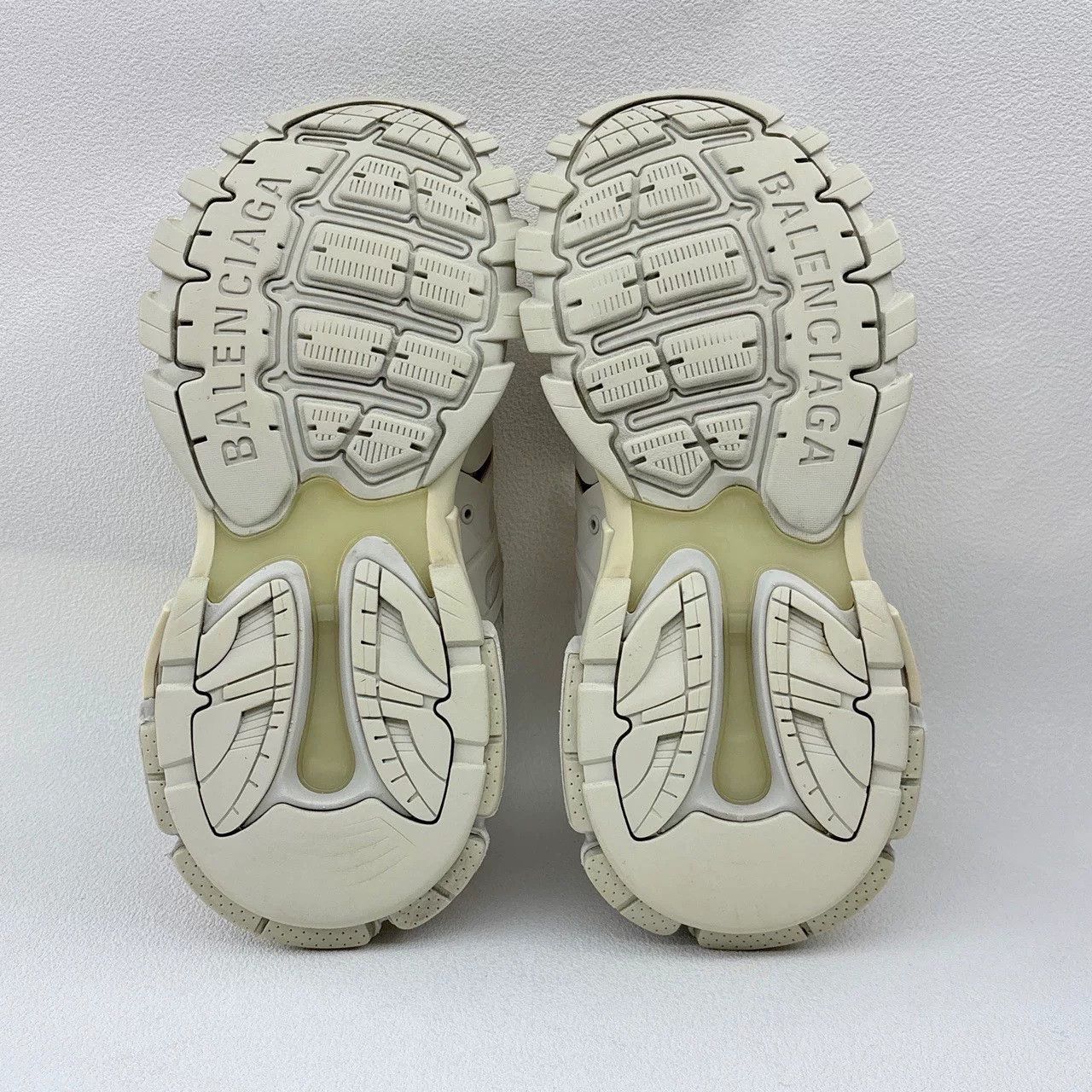 Balenciaga balenciaga track white low-top sneakers Size US 9 / EU 42 - 6 Thumbnail