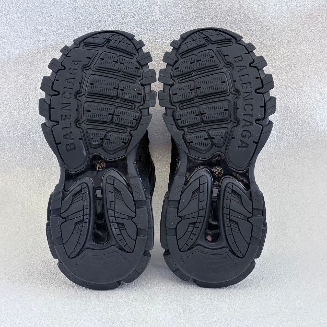 Balenciaga balenciaga track signature black and white sneakers Size US 9 / EU 42 - 7 Thumbnail