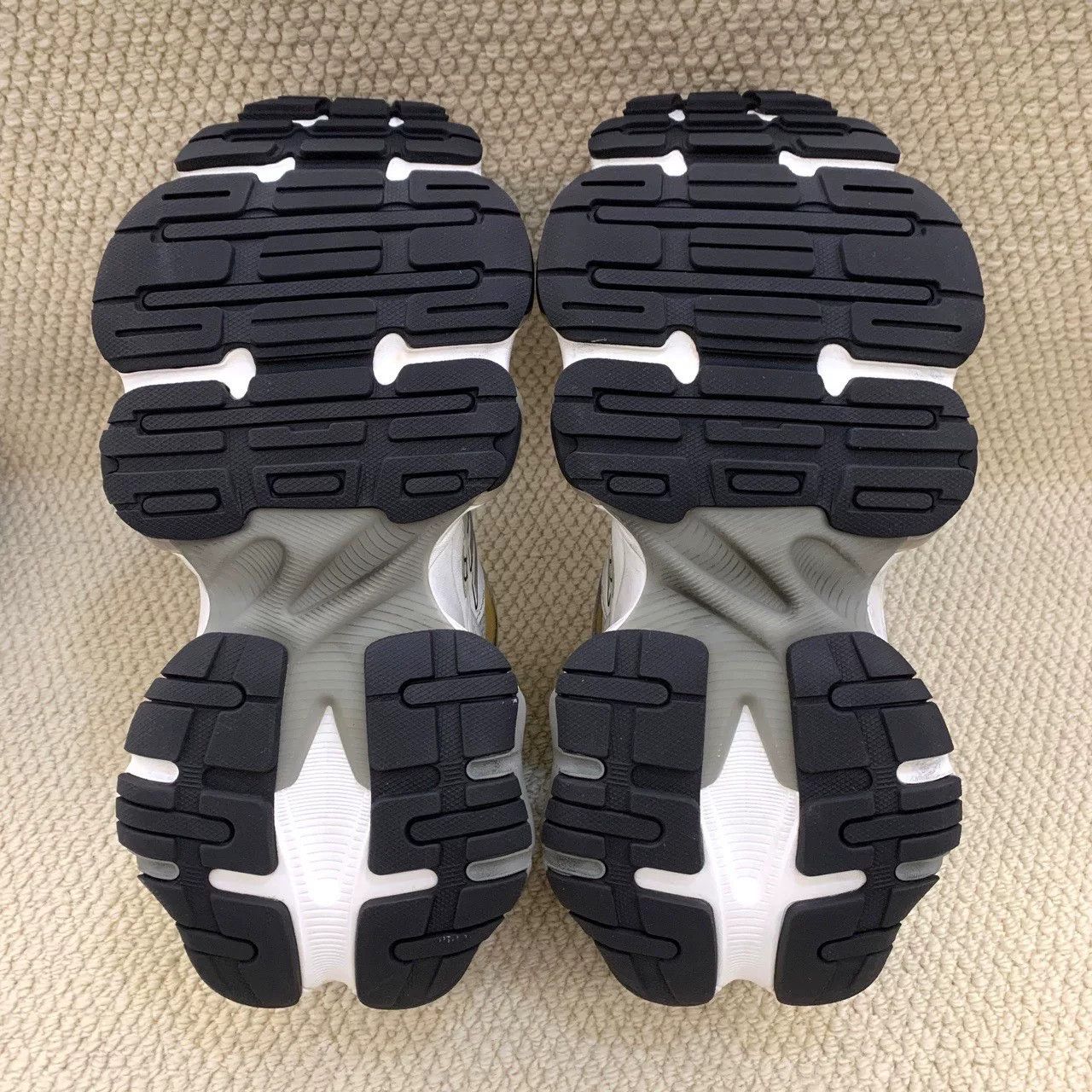 Balenciaga balenciaga cargo low-top lifestyle shoes for men Size US 10 / EU 43 - 7 Thumbnail