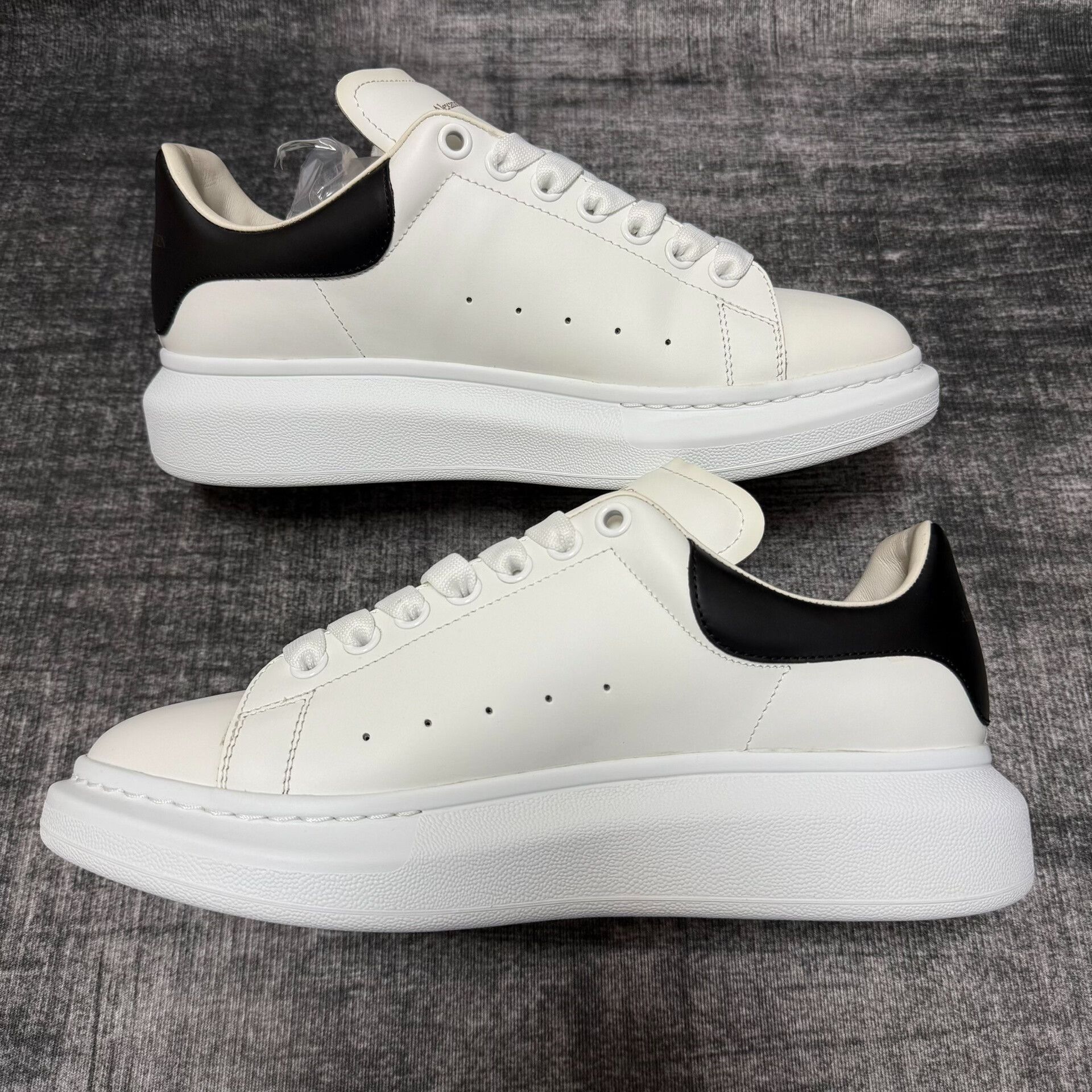Alexander McQueen alexander mcqueen oversized sneaker black heel Size US 9 / EU 42 - 4 Thumbnail