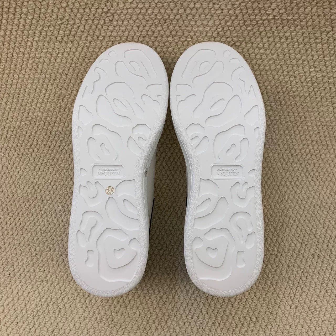 Alexander McQueen alexander mcqueen oversized white low-top sneakers Size US 10 / EU 43 - 6 Thumbnail