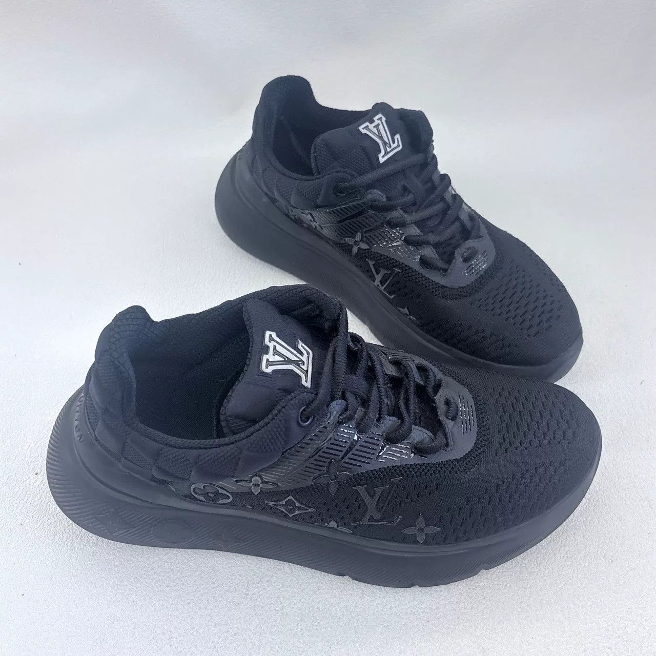 Louis Vuitton louis vuitton lv show up low-top sneakers Size US 5 / EU 37 - 4 Thumbnail