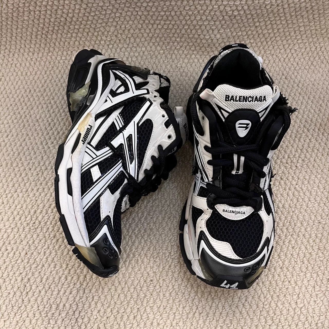 Balenciaga balenciaga runner low-top dad shoes Size US 9 / EU 42 - 8 Thumbnail