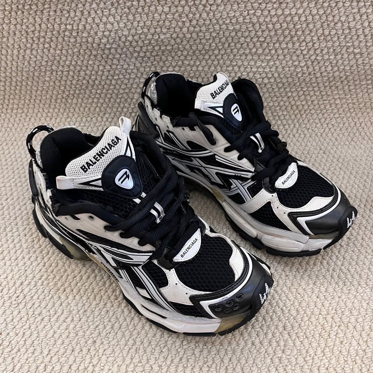 Balenciaga balenciaga runner low-top dad shoes Size US 9 / EU 42 - 3 Thumbnail