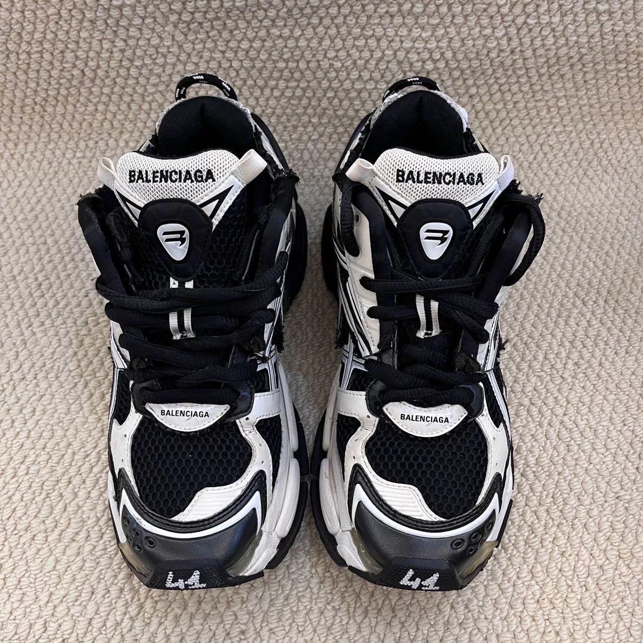 Balenciaga balenciaga runner low-top dad shoes Size US 9 / EU 42 - 2 Thumbnail