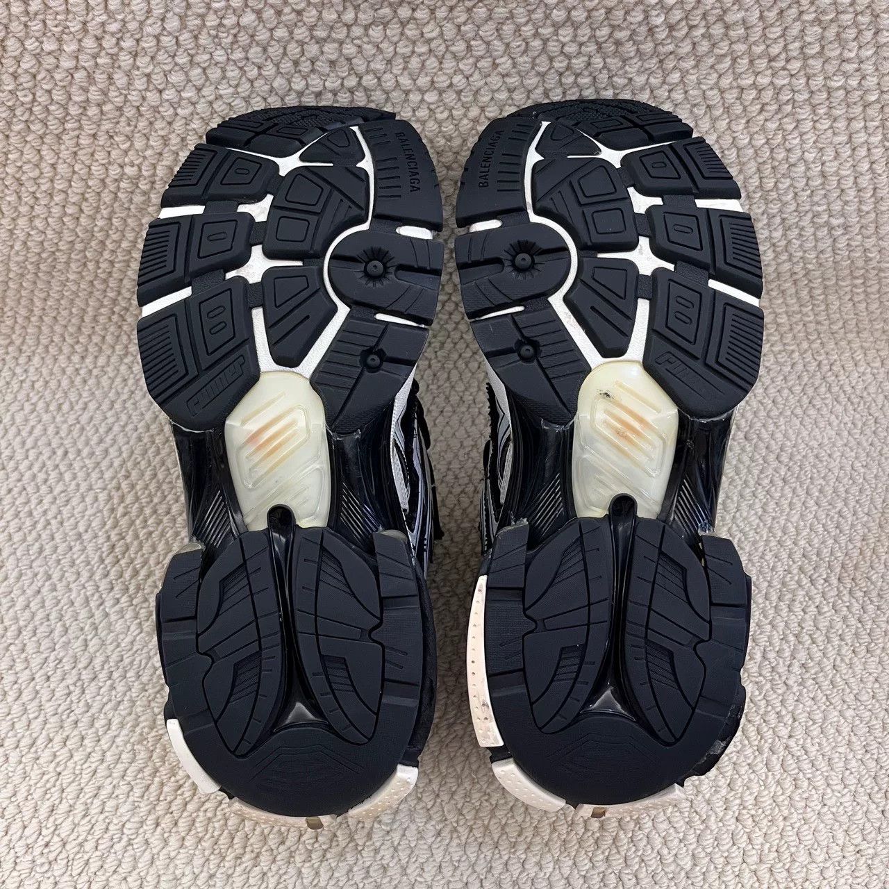 Balenciaga balenciaga runner low-top dad shoes Size US 9 / EU 42 - 6 Thumbnail