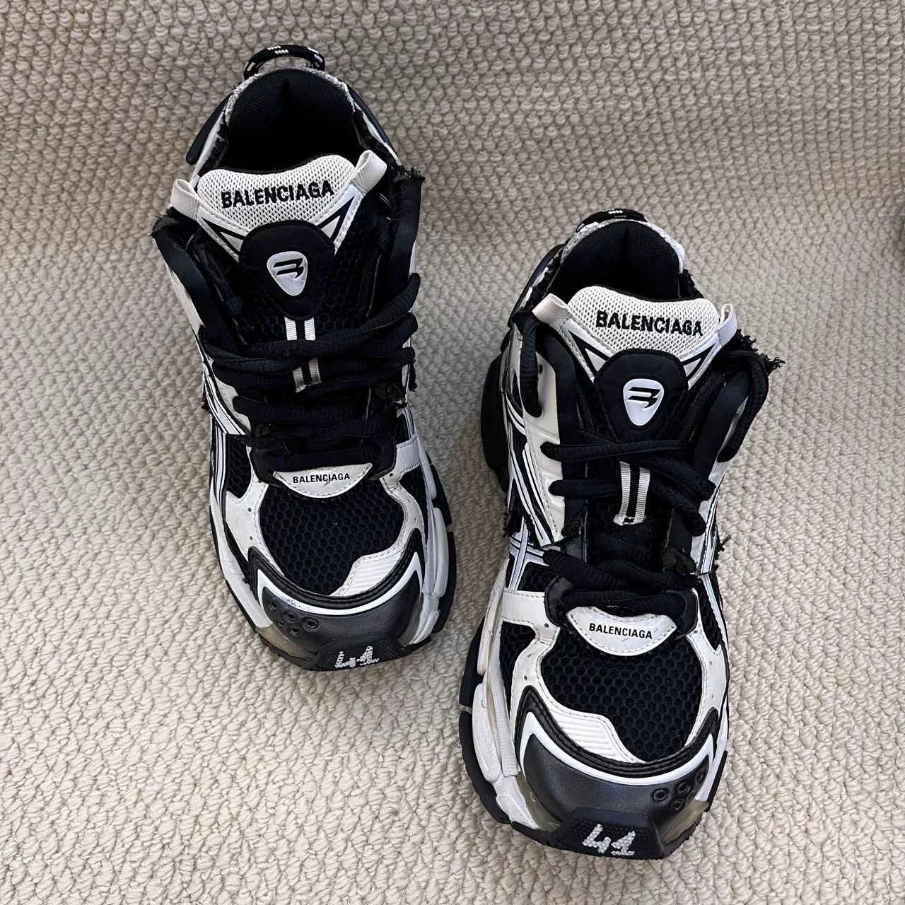 Balenciaga balenciaga runner low-top dad shoes Size US 9 / EU 42 - 7 Thumbnail