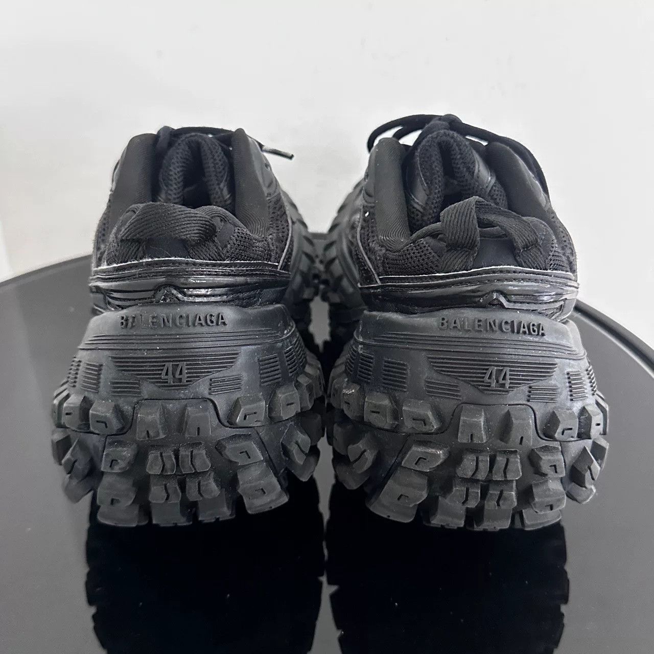 Balenciaga balenciaga defender retro low-top sneakers Size US 11 / EU 44 - 3 Thumbnail