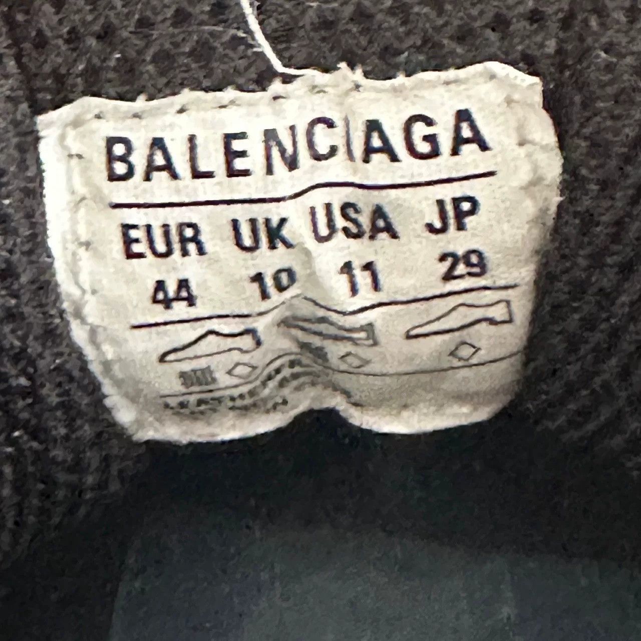 Balenciaga balenciaga defender retro low-top sneakers Size US 11 / EU 44 - 7 Thumbnail