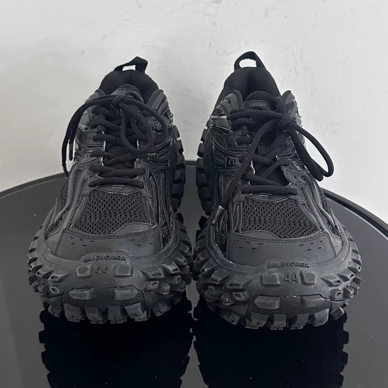 Balenciaga balenciaga defender retro low-top sneakers Size US 11 / EU 44 - 2 Thumbnail