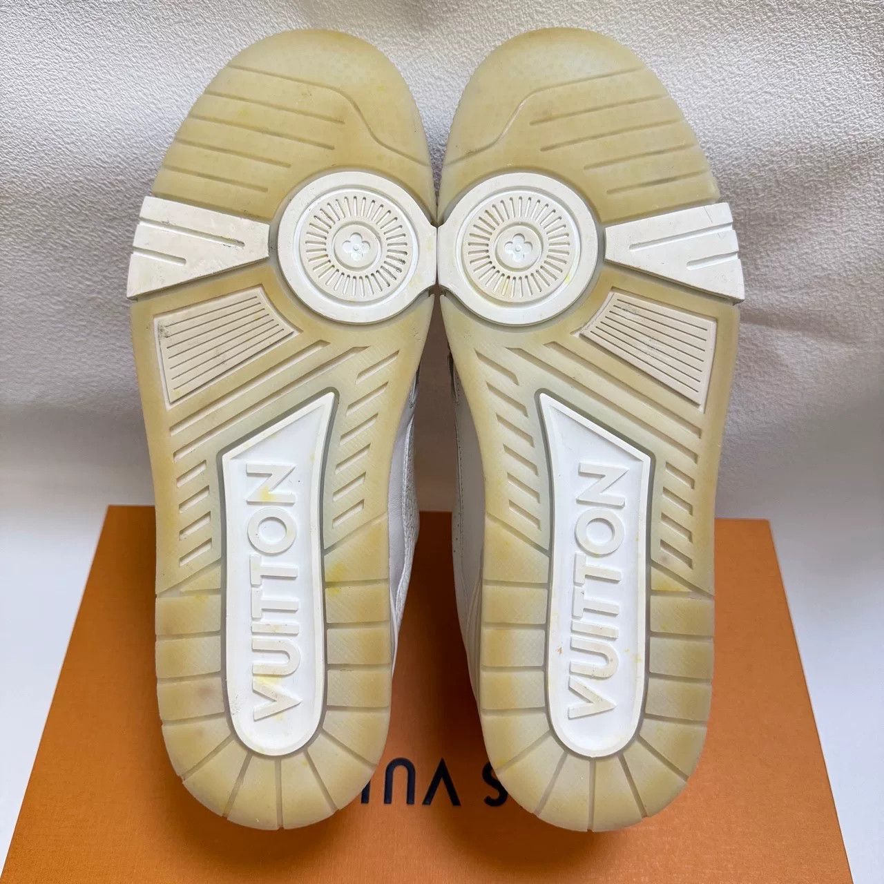 Louis Vuitton louis vuitton white leather trainer sneakers Size US 7.5 / EU 40-41 - 7 Thumbnail