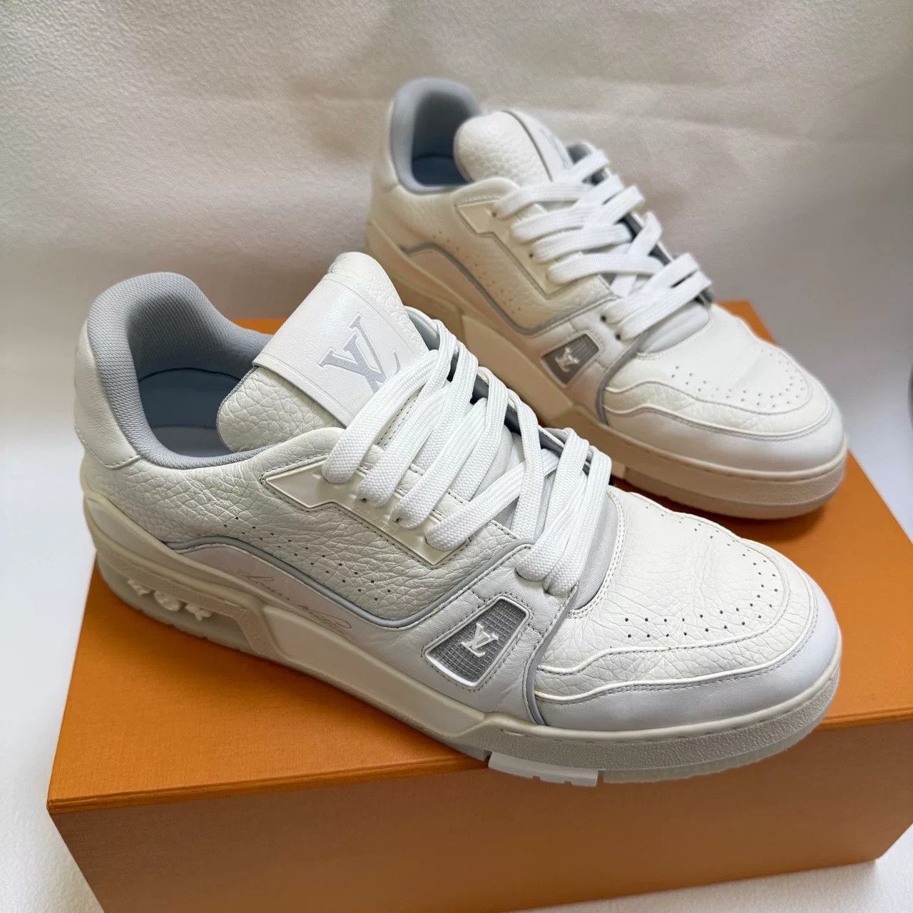 Louis Vuitton louis vuitton white leather trainer sneakers Size US 7.5 / EU 40-41 - 4 Thumbnail