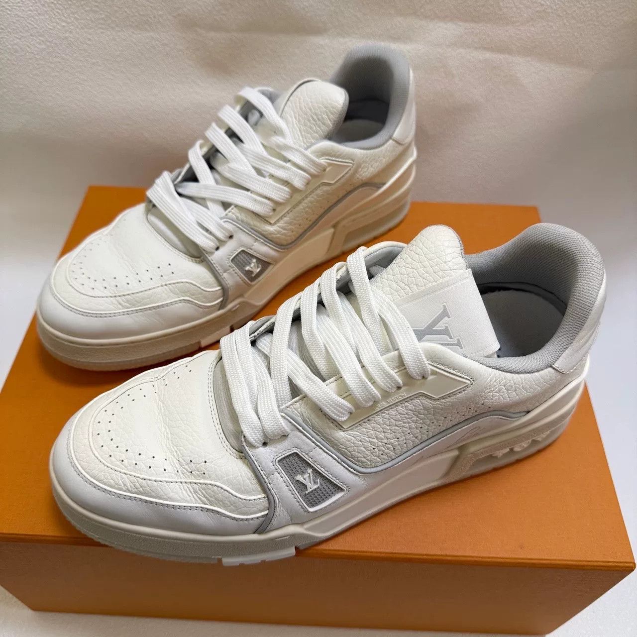 Louis Vuitton louis vuitton white leather trainer sneakers Size US 7.5 / EU 40-41 - 2 Thumbnail