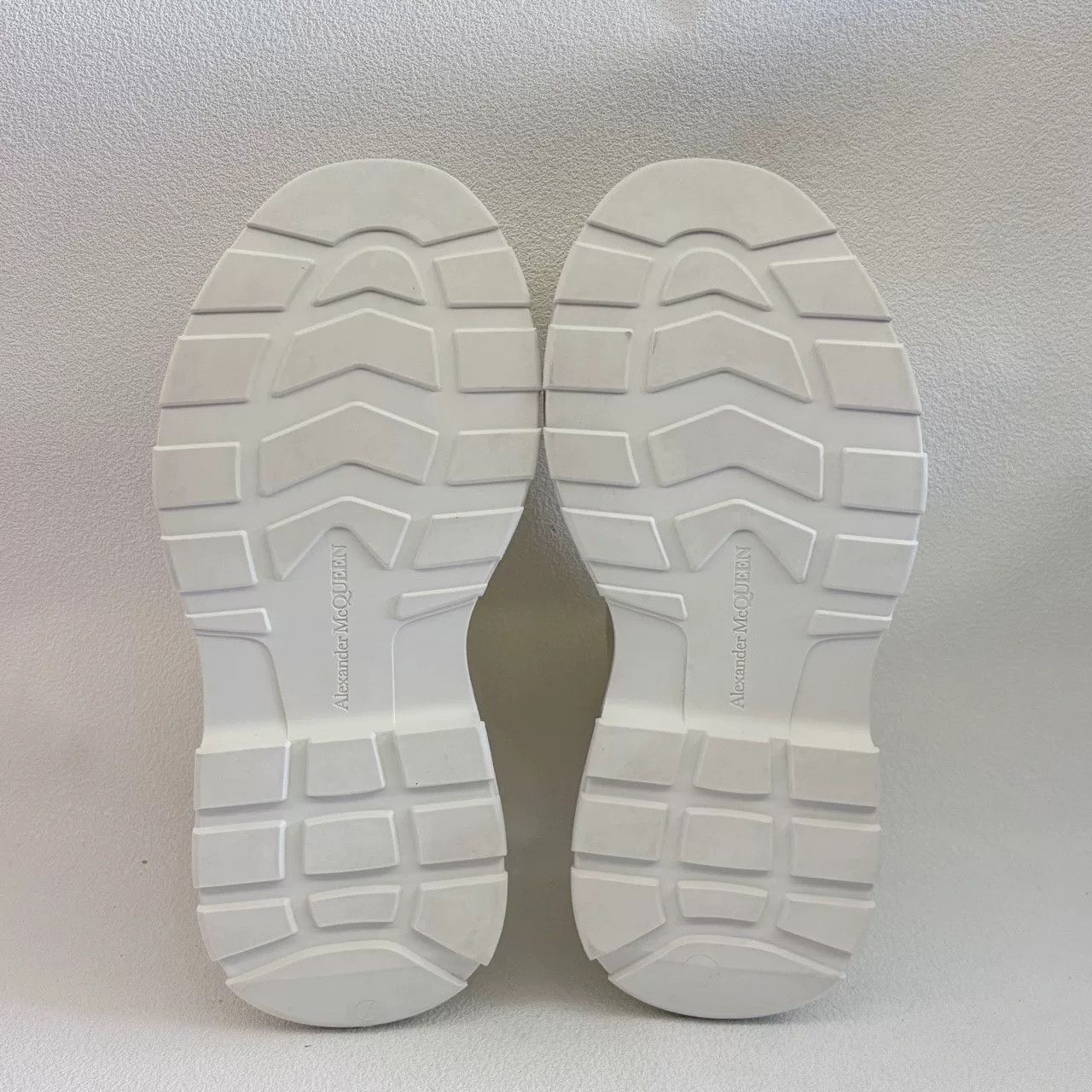 Alexander McQueen alexander mcqueen tread slick white ankle boots Size US 6 / IT 36 - 7 Thumbnail