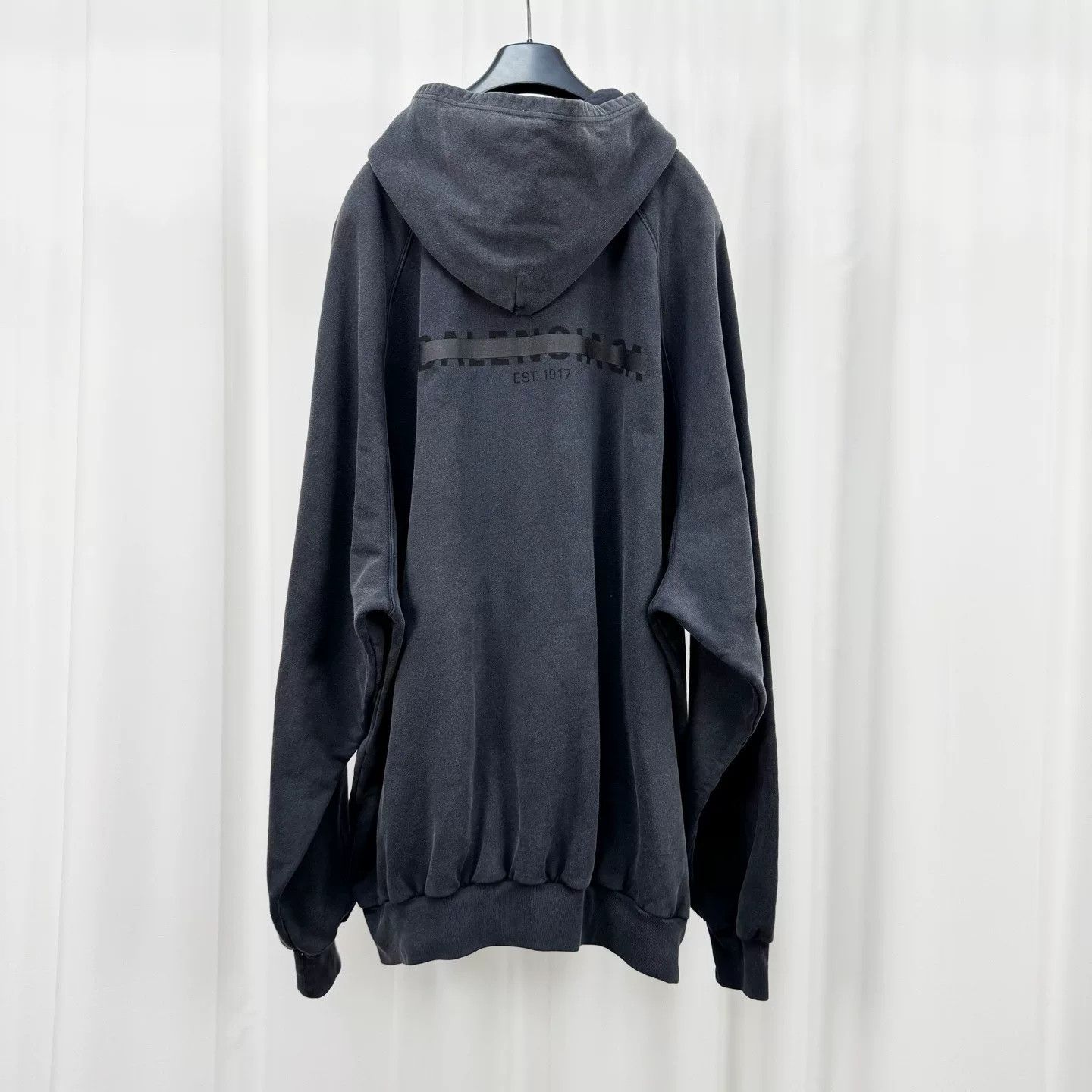 Balenciaga balenciaga printed hoodie in dark gray Size US XL / EU 56 / 4 - 2 Thumbnail