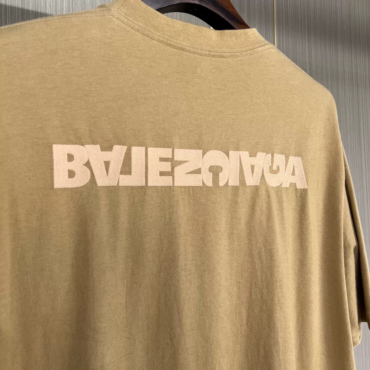 Balenciaga balenciaga logo embroidered short sleeve t-shirt Size US S / EU 44-46 / 1 - 4 Thumbnail