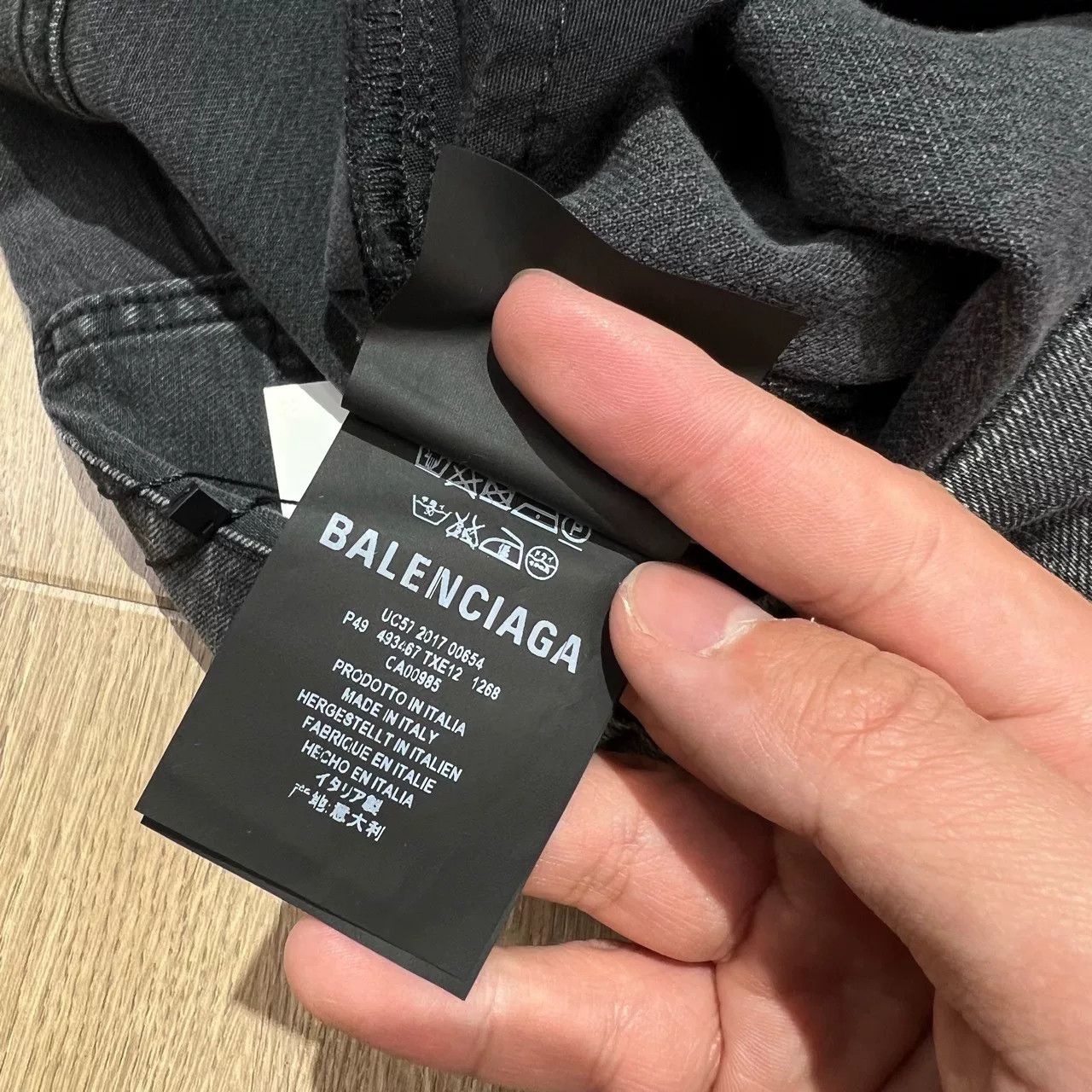 Balenciaga balenciaga distressed denim jeans W30 Size US 30 / EU 46 - 4 Thumbnail