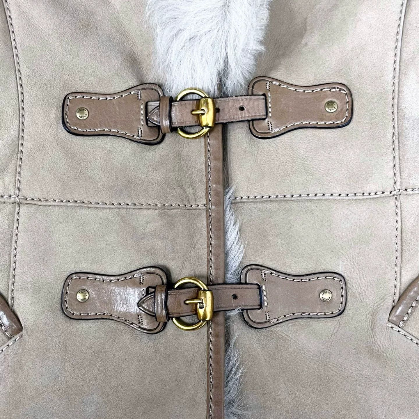 Gucci luxurious beige shearling jacket with gold chain Size S / US 4 / IT 40 - 7 Thumbnail
