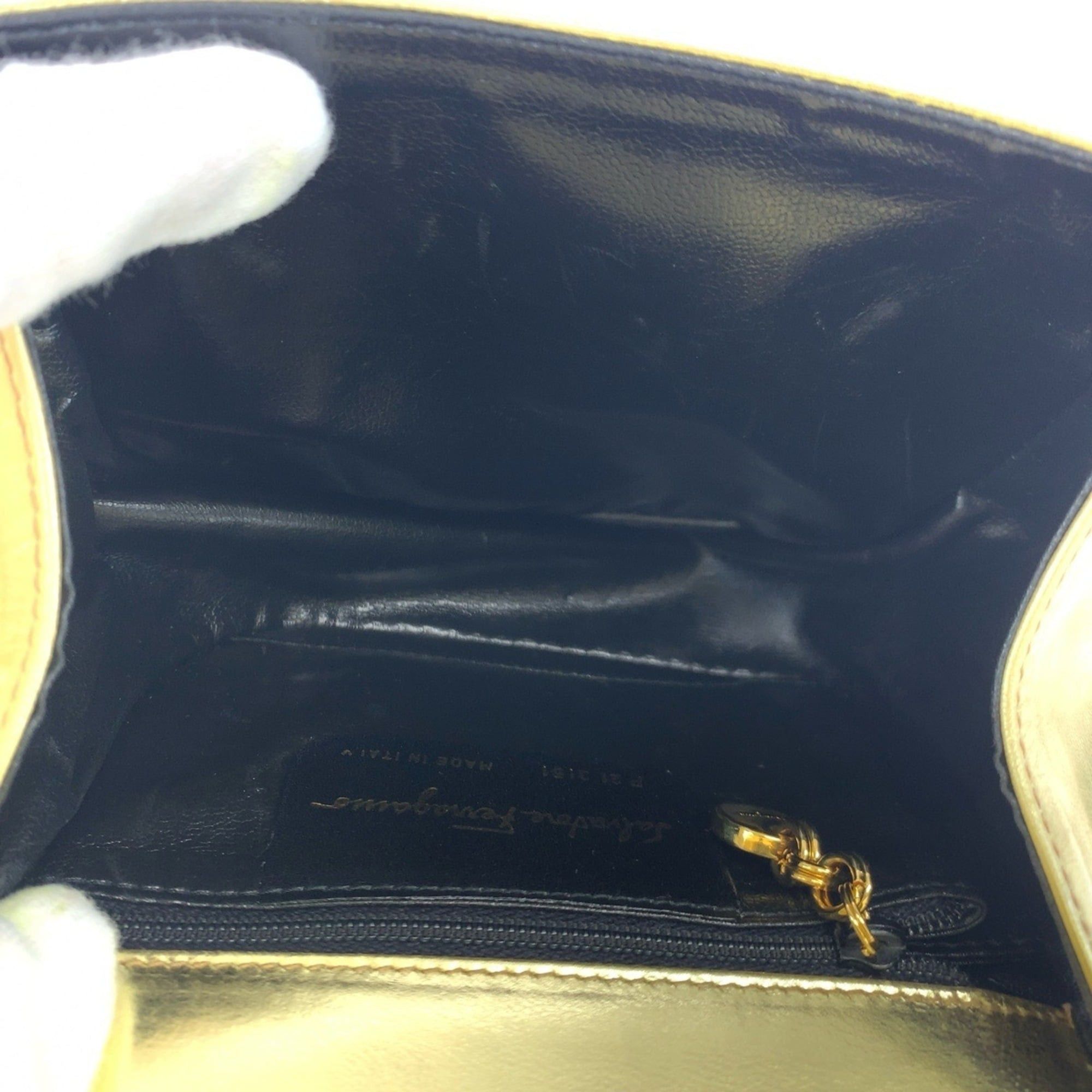 Salvatore Ferragamo Salvatore Ferragamo Vintage Gancini Gold Leather Shoulder Bag P213151 for Women Size ONE SIZE - 8 Thumbnail