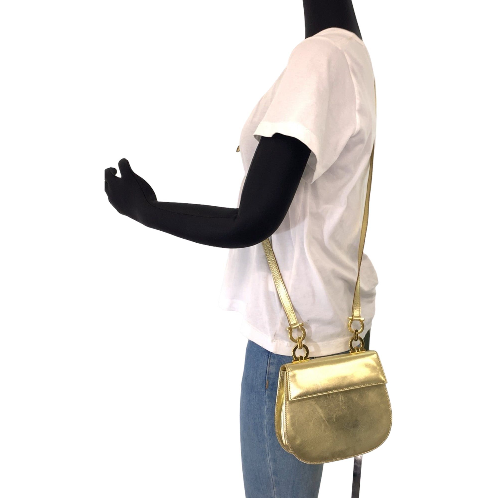 Salvatore Ferragamo Salvatore Ferragamo Vintage Gancini Gold Leather Shoulder Bag P213151 for Women Size ONE SIZE - 7 Thumbnail