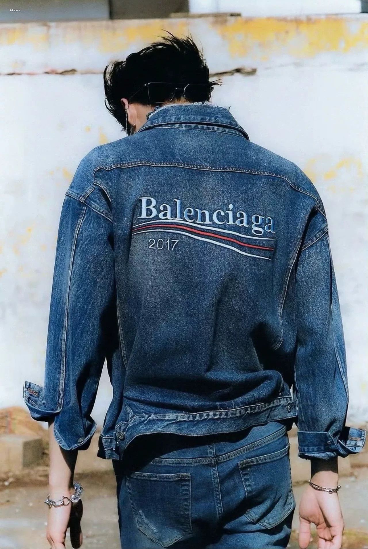 Balenciaga balenciaga distressed denim jacket with logo Size US L / EU 52-54 / 3 - 8 Thumbnail