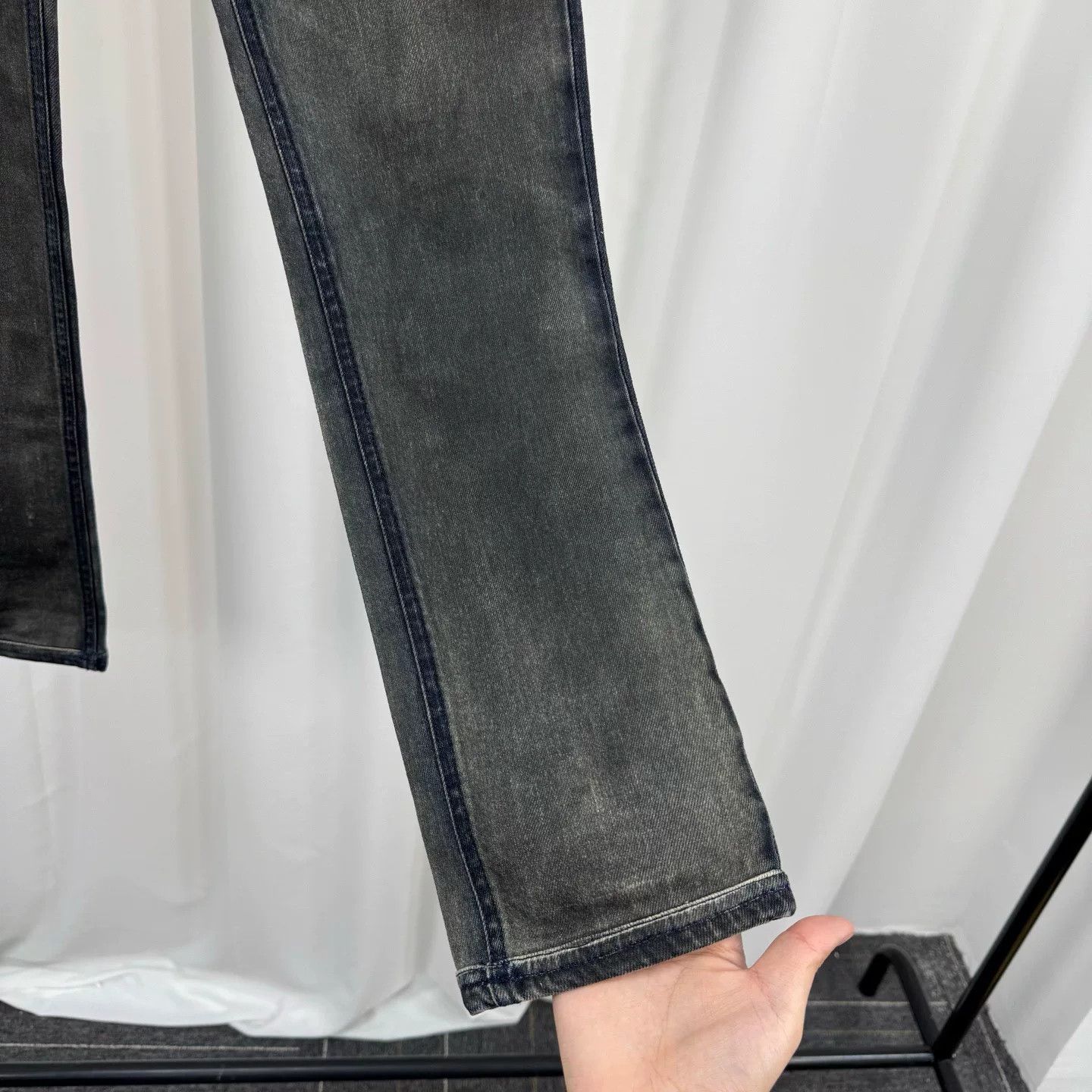 Fendi fendi washed denim jeans with logo patch Size US 29 - 4 Thumbnail