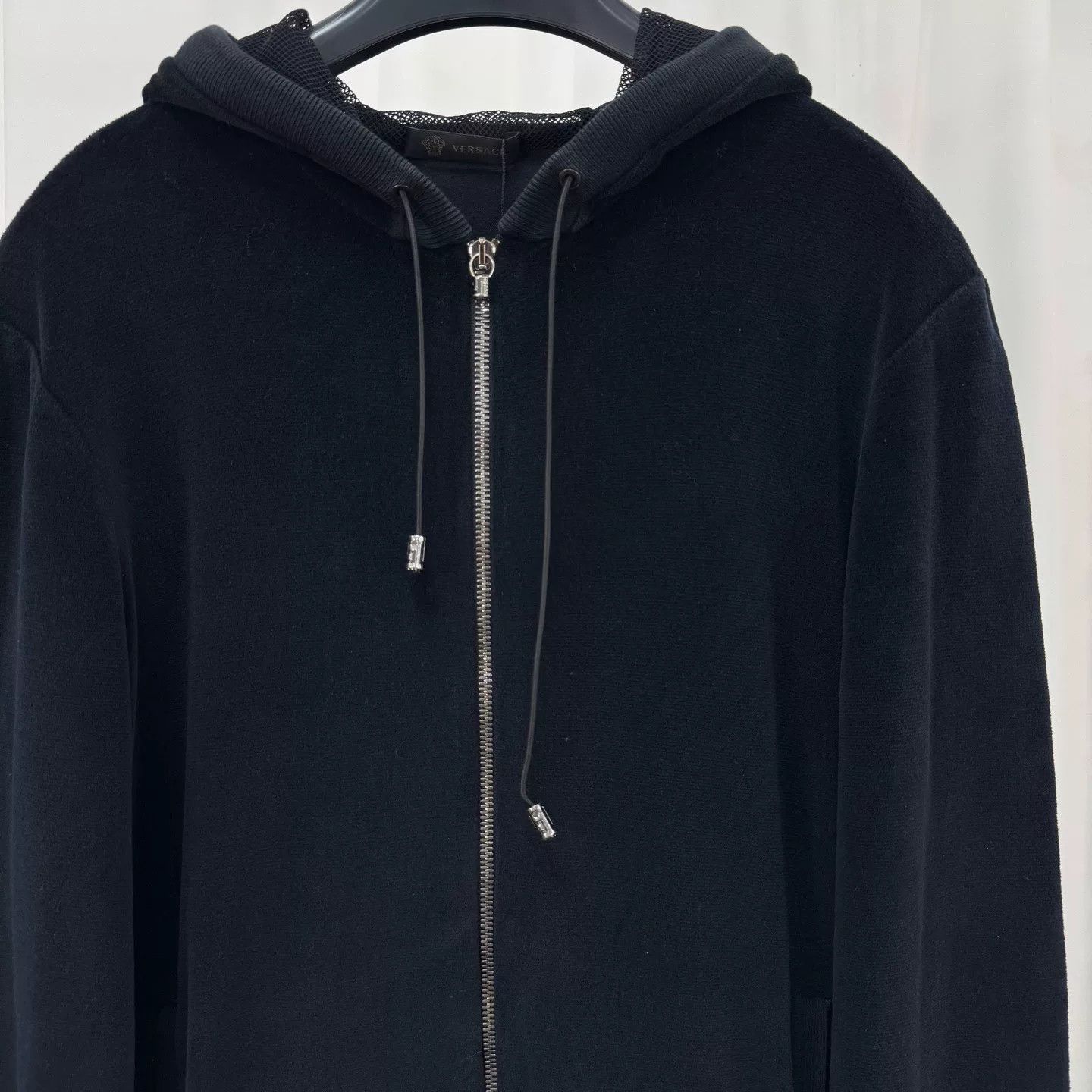 Versace versace black velvet zip-up hoodie jacket Size XS / US 0-2 / IT 36-38 - 3 Thumbnail