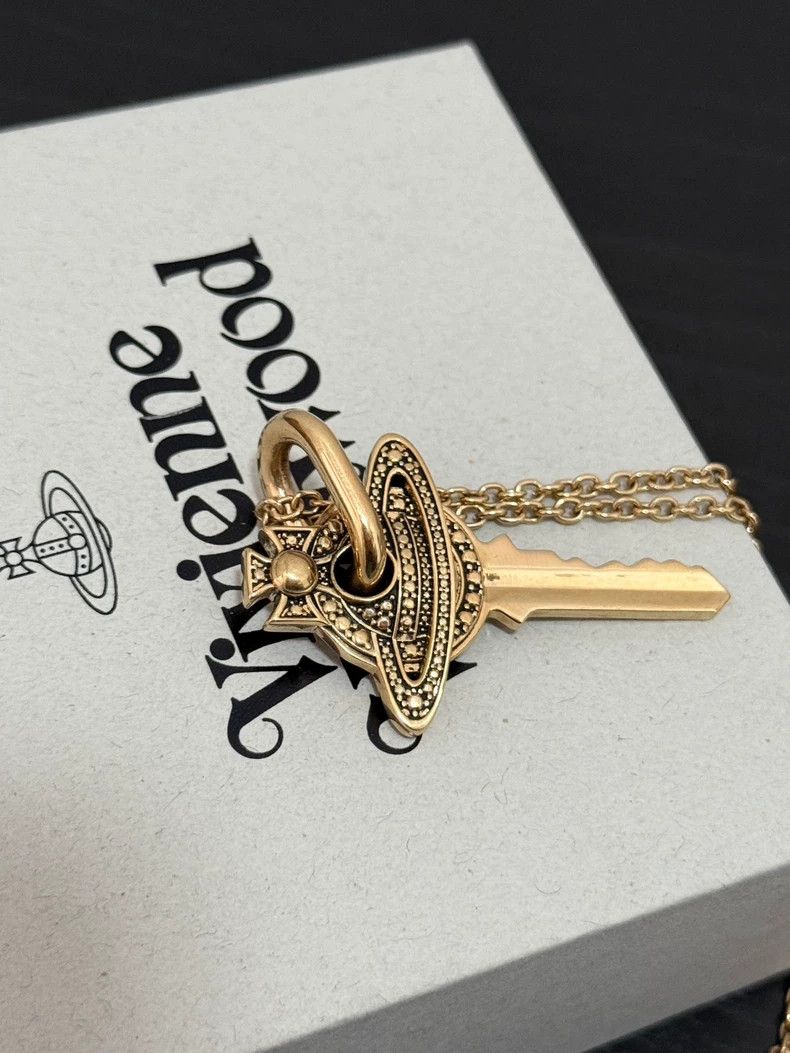 Vivienne Westwood Vivienne Westwood Gold Saturn Key Necklace Size ONE SIZE - 7 Thumbnail