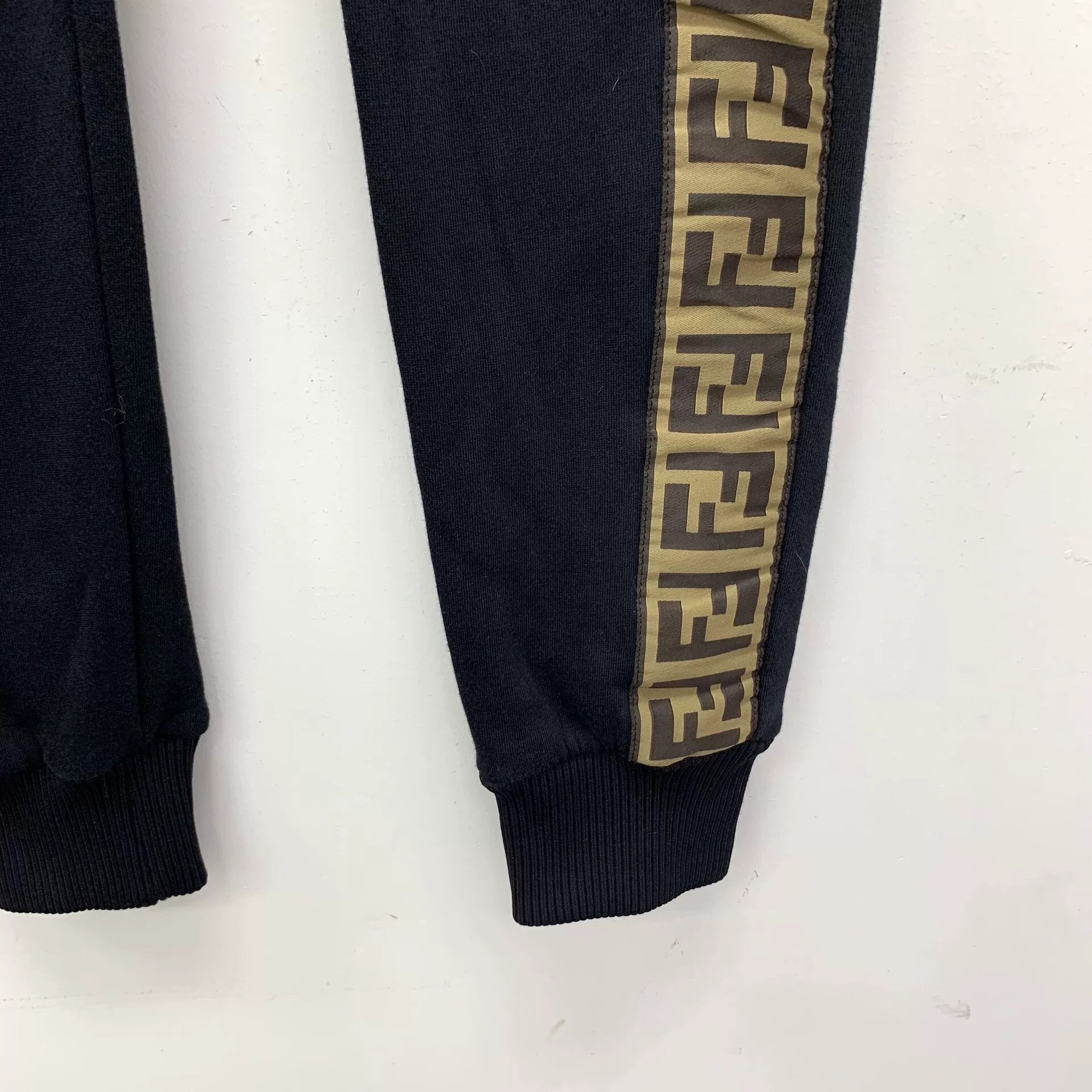 Fendi fendi black side logo cotton jogger pants Size US 38 / EU 54 - 5 Thumbnail