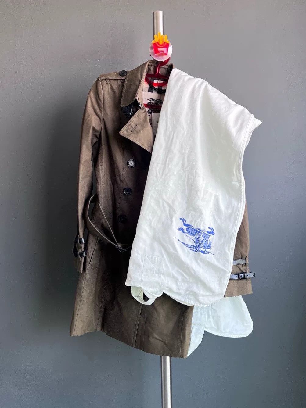 Burberry Burberry Solid Lapel Double-Breasted Trench Coat Size US XS / EU 42 / 0 - 3 Thumbnail