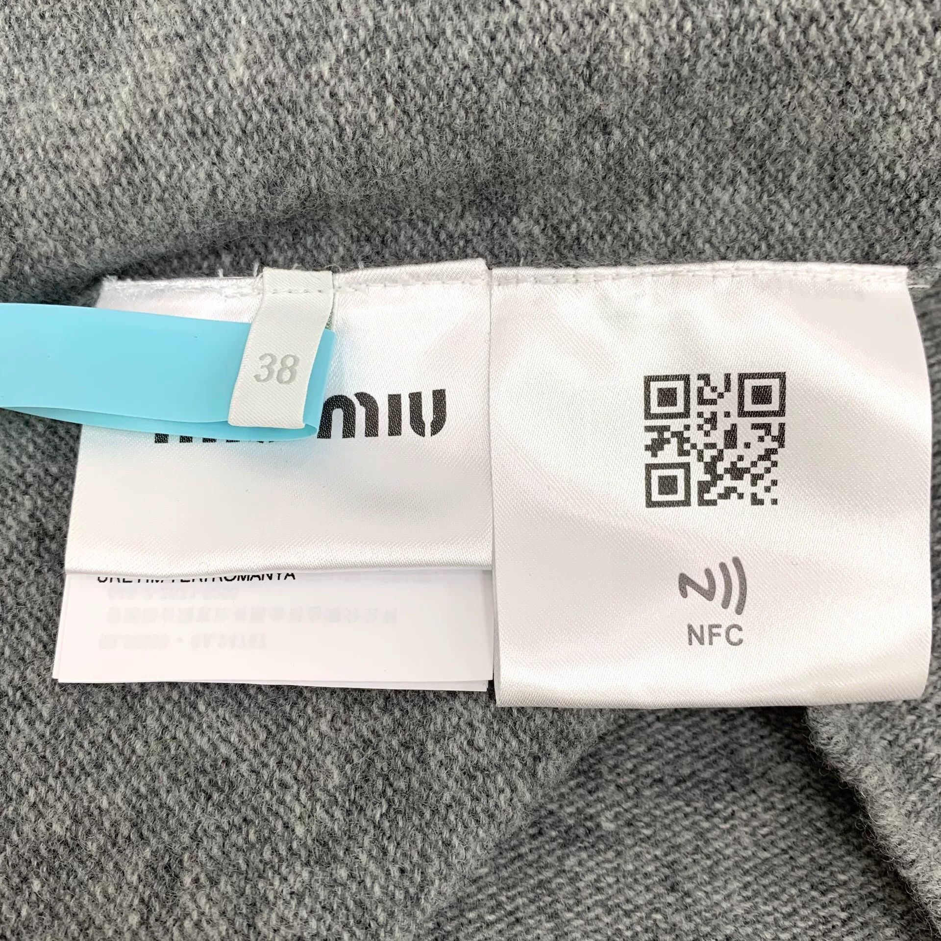 Miu Miu miu miu grey v-neck long sleeve sweater Size US S / EU 44-46 / 1 - 7 Thumbnail