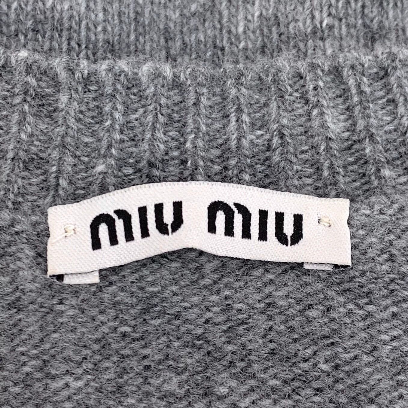 Miu Miu miu miu grey v-neck long sleeve sweater Size US S / EU 44-46 / 1 - 6 Thumbnail