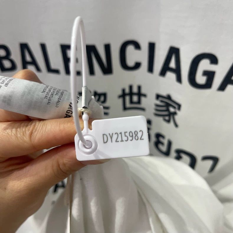 Balenciaga Balenciaga 7 Language Logo Print Tee Size US M / EU 48-50 / 2 - 5 Thumbnail