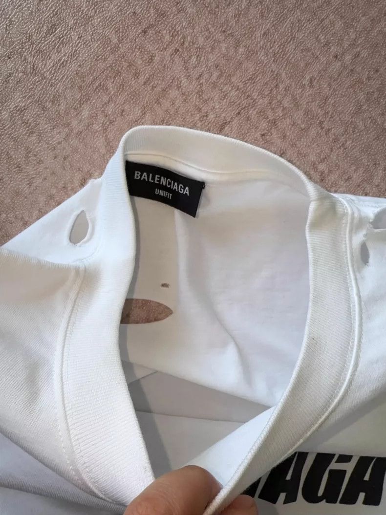 Balenciaga Balenciaga Distressed Logo Short Sleeve Tee Size US L / EU 52-54 / 3 - 6 Thumbnail