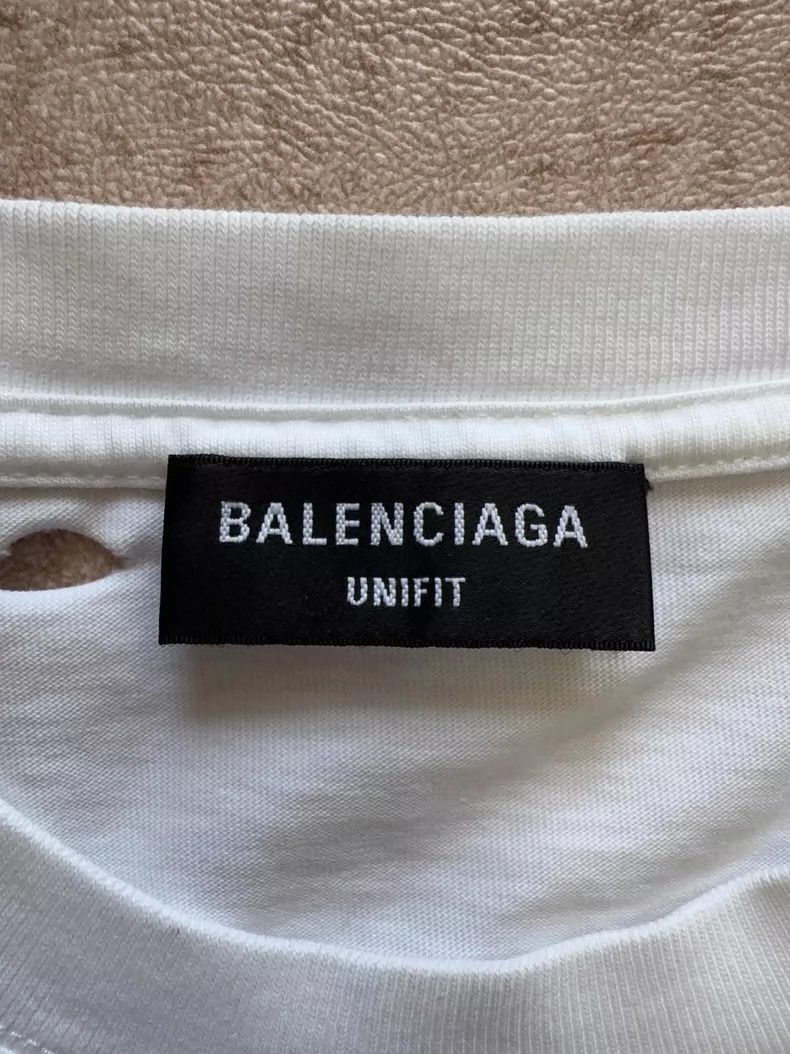 Balenciaga Balenciaga Distressed Logo Short Sleeve Tee Size US L / EU 52-54 / 3 - 3 Thumbnail