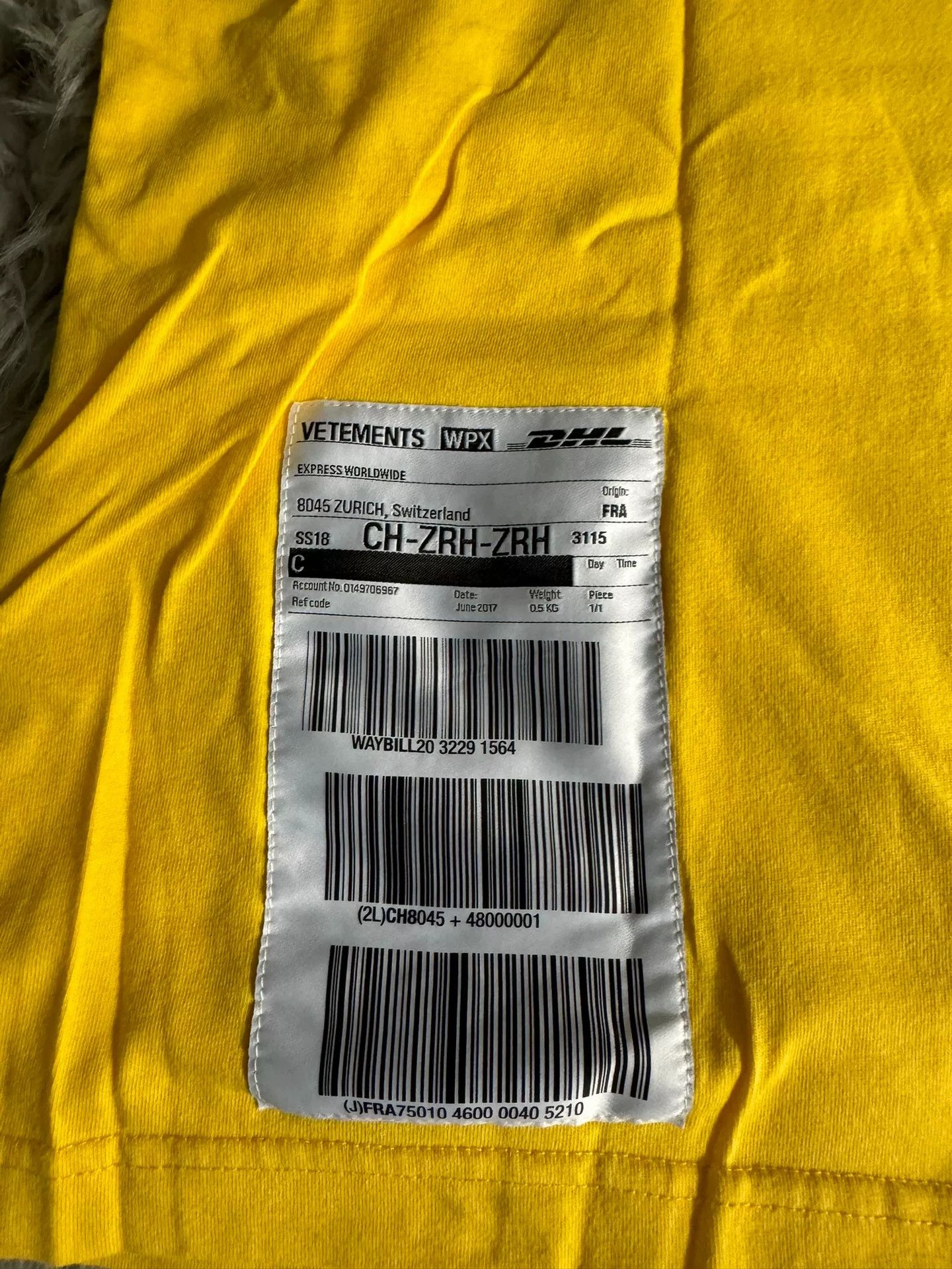 Vetements Vetements DHL 16ss Double Layer Tee Size US S / EU 44-46 / 1 - 6 Thumbnail