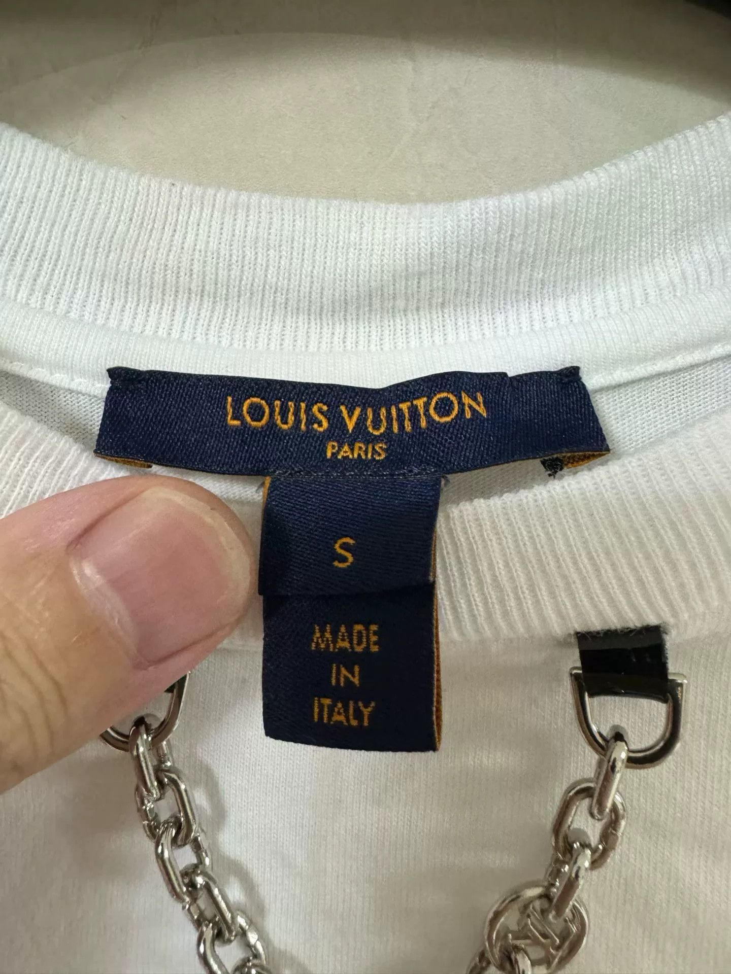 Louis Vuitton Louis Vuitton White Reversed Logo T-shirt Size US S / EU 44-46 / 1 - 3 Thumbnail