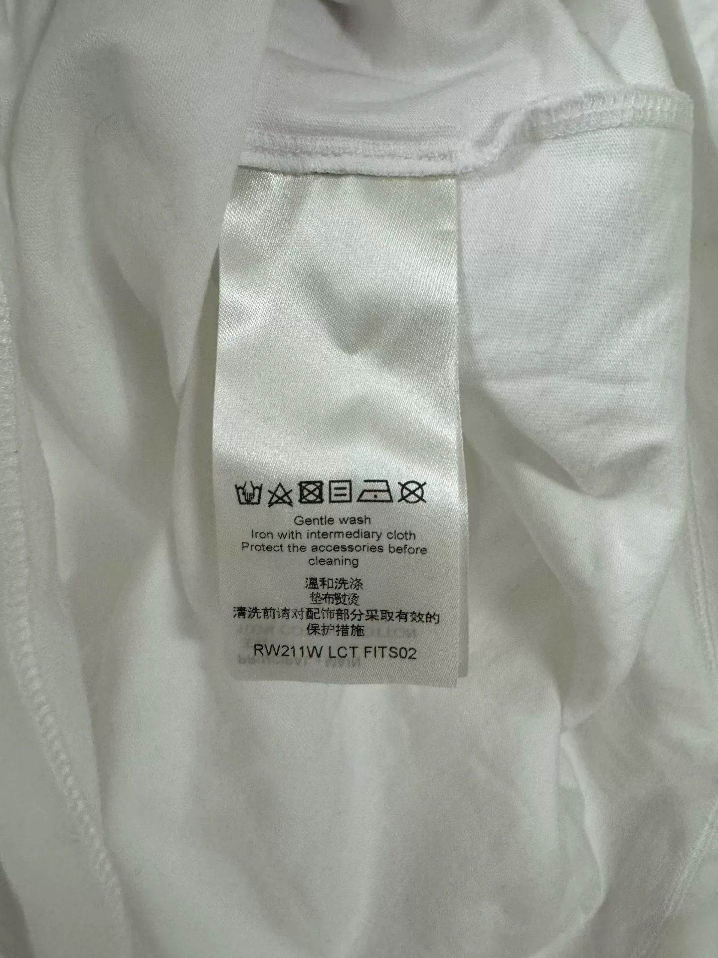 Louis Vuitton Louis Vuitton White Reversed Logo T-shirt Size US S / EU 44-46 / 1 - 4 Thumbnail