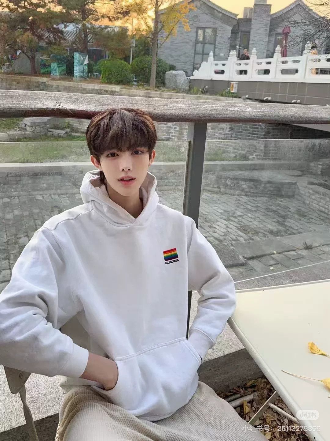Balenciaga Balenciaga Rainbow Flag White Hoodie Size US XS / EU 42 / 0 - 8 Thumbnail