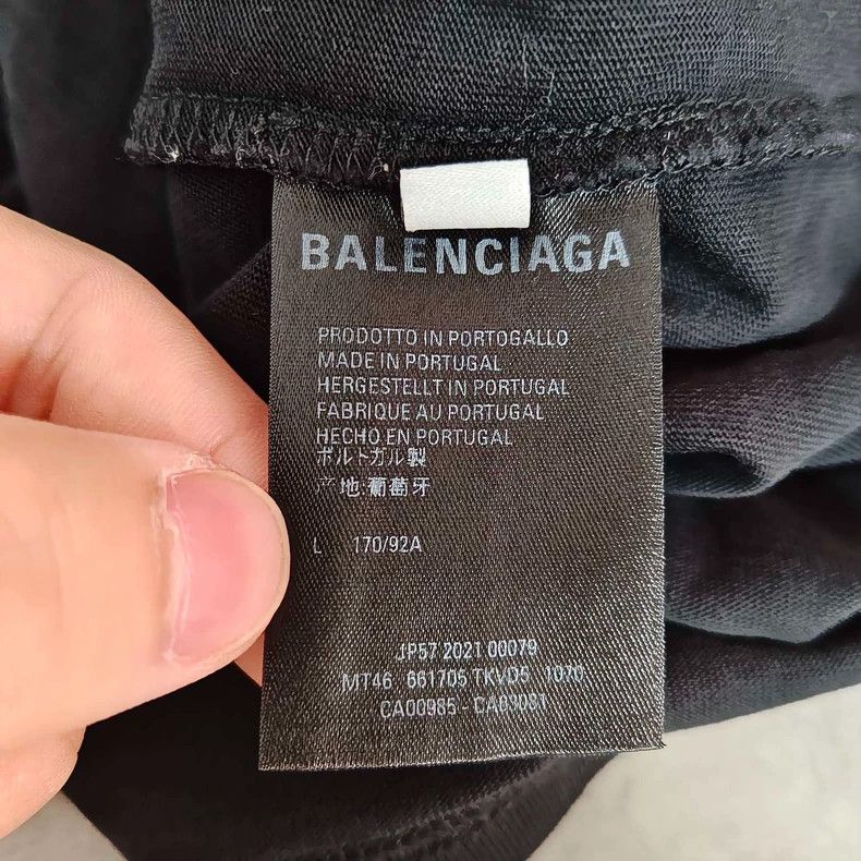 Balenciaga Balenciaga Distressed Fuzzy Logo T-shirt Size US L / EU 52-54 / 3 - 4 Thumbnail