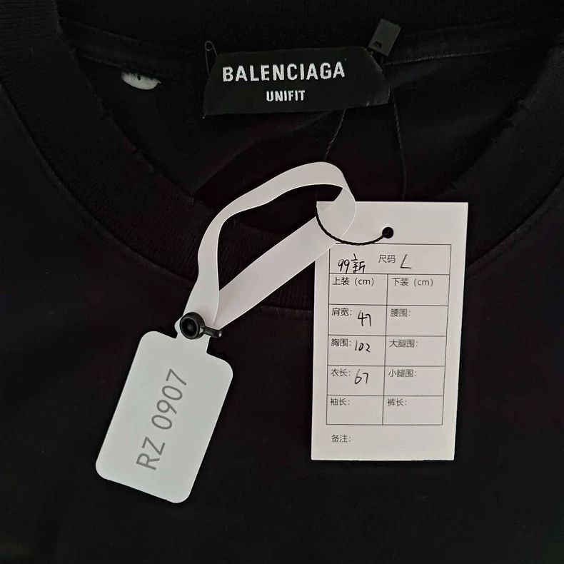 Balenciaga Balenciaga Distressed Fuzzy Logo T-shirt Size US L / EU 52-54 / 3 - 2 Thumbnail