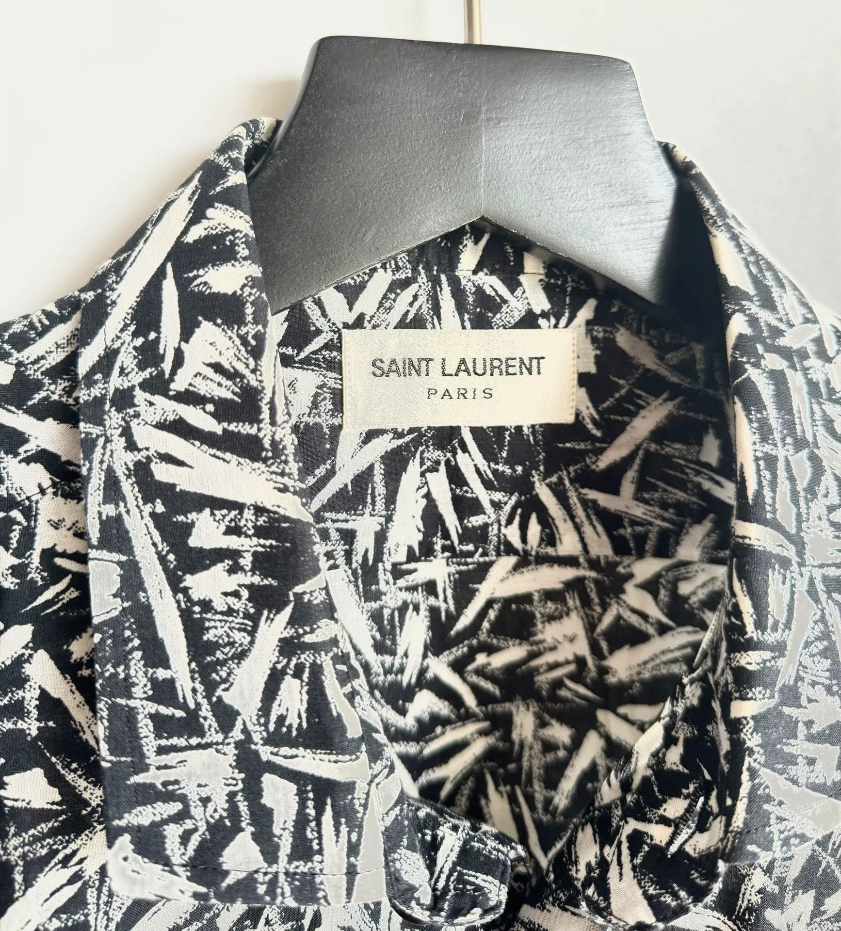 Saint Laurent Paris Saint Laurent Thorn Print Shirt Size US XL / EU 56 / 4 - 6 Thumbnail