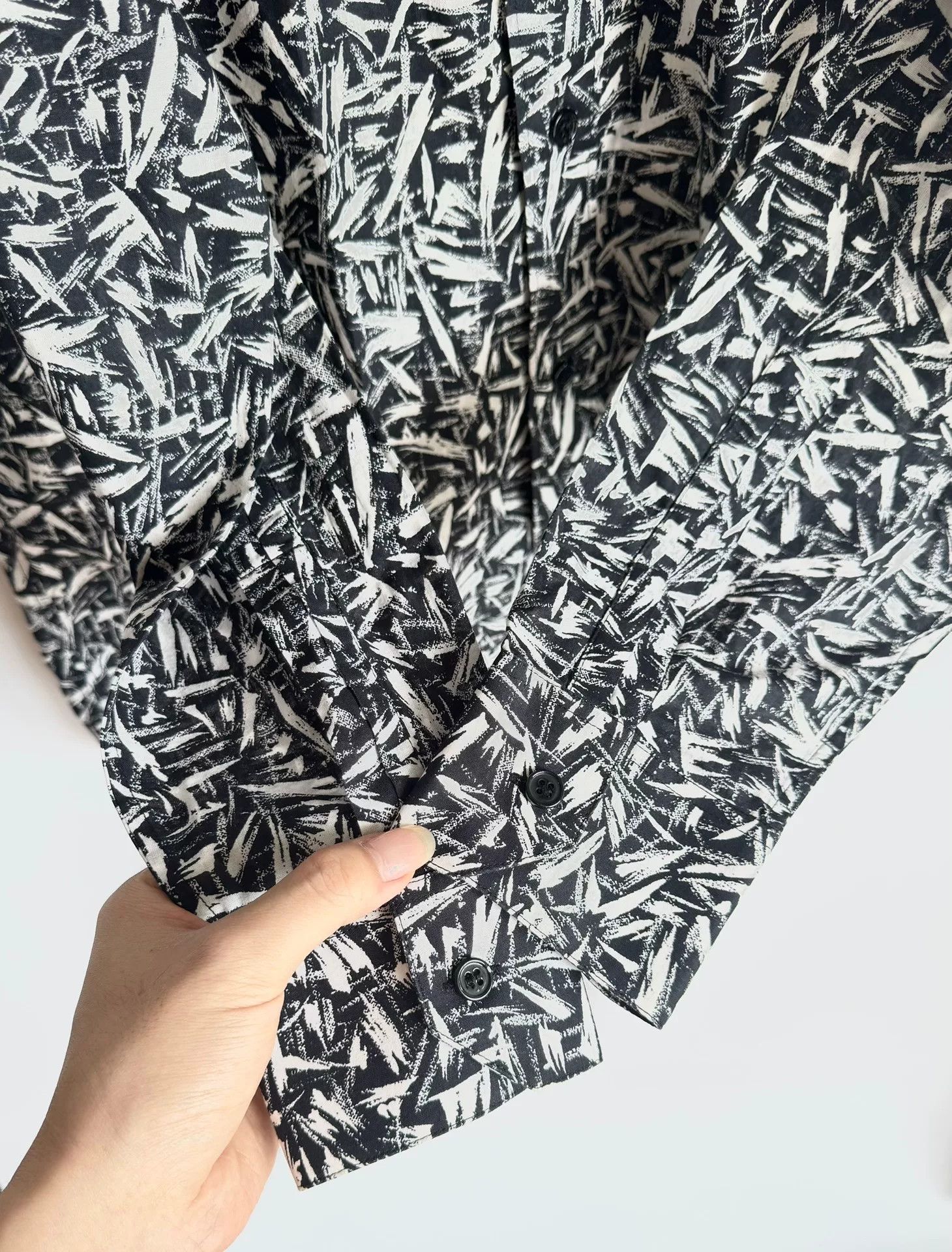 Saint Laurent Paris Saint Laurent Thorn Print Shirt Size US XL / EU 56 / 4 - 5 Thumbnail