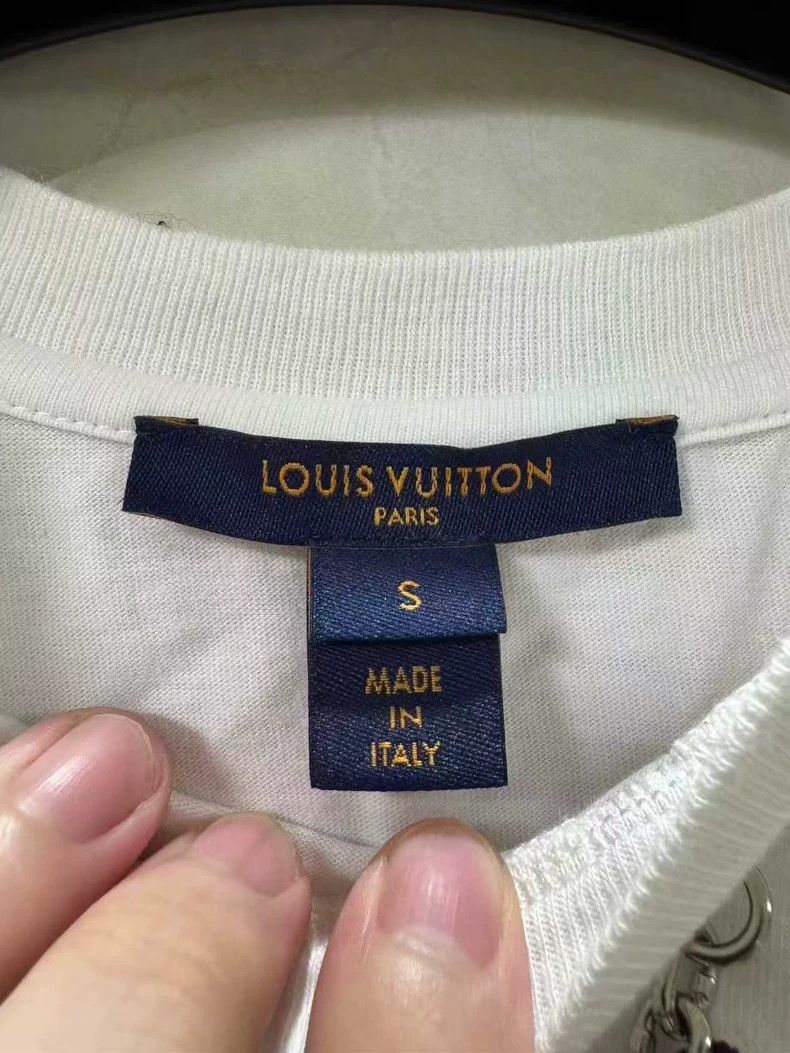 Louis Vuitton Louis Vuitton White Reversed Logo T-shirt Size US S / EU 44-46 / 1 - 3 Thumbnail