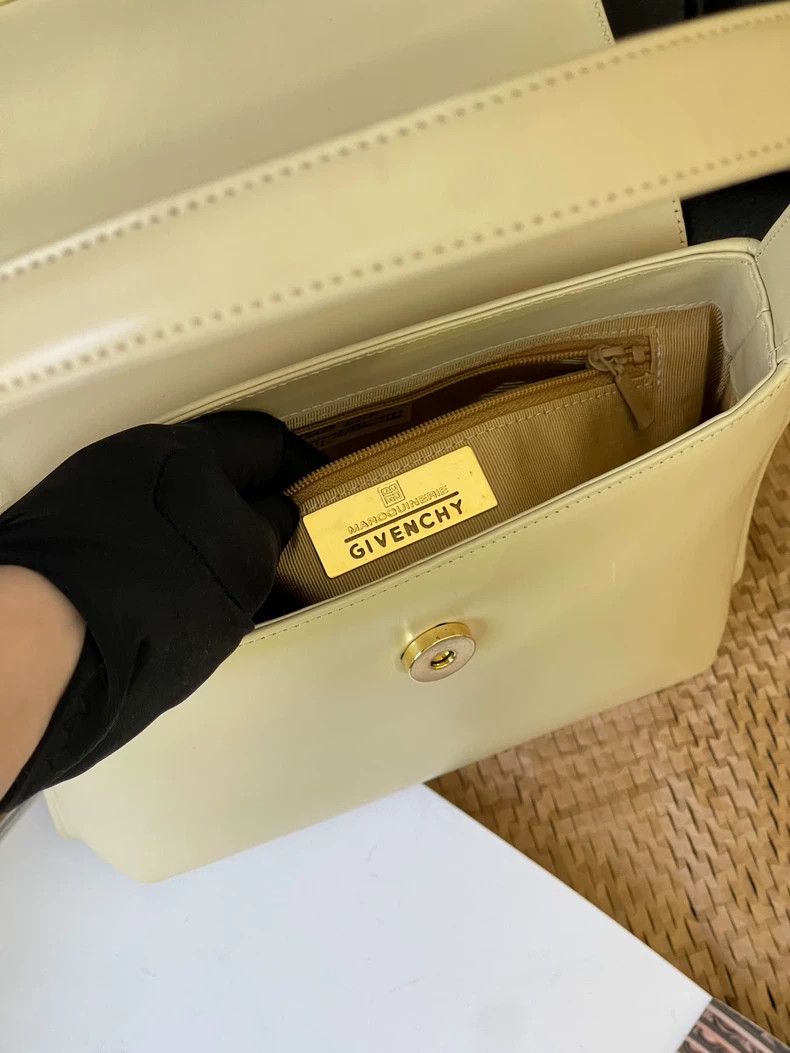 Givenchy Givenchy Vintage Cream Shoulder Bag Size ONE SIZE - 7 Thumbnail