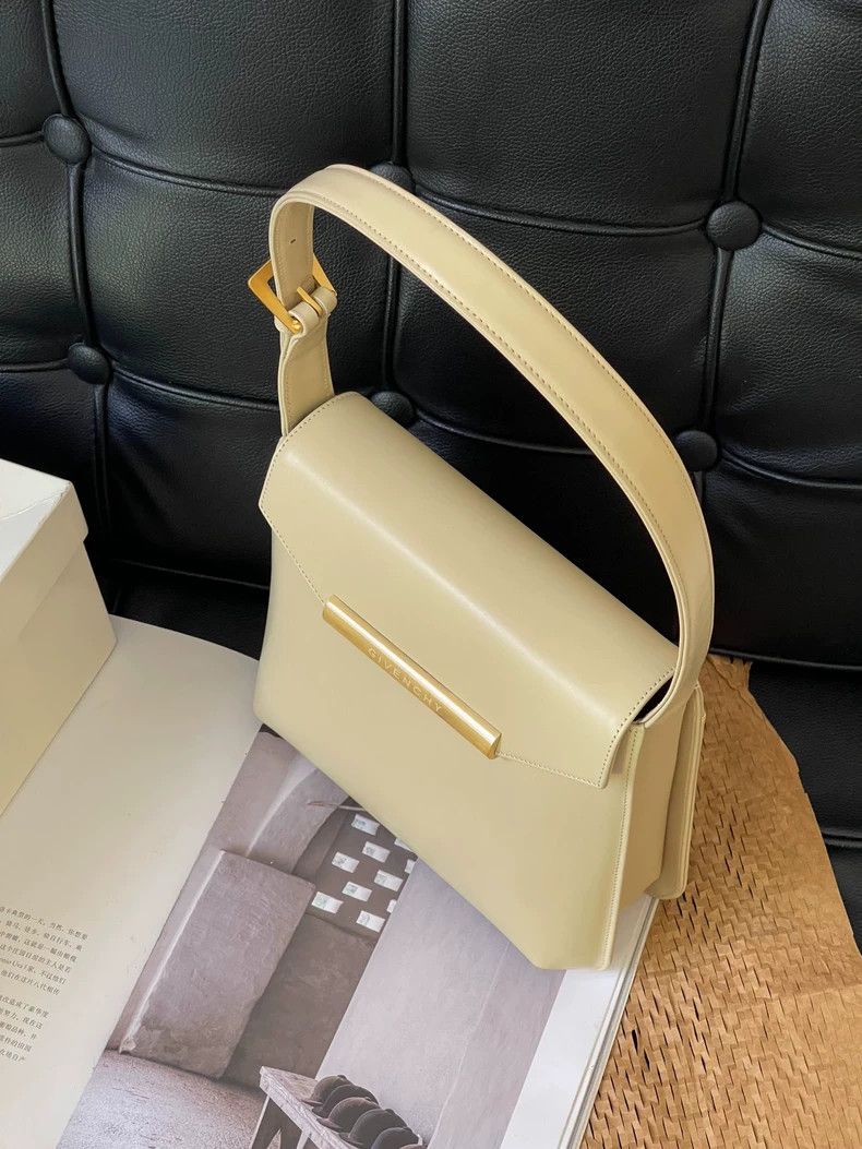 Givenchy Givenchy Vintage Cream Shoulder Bag Size ONE SIZE - 2 Thumbnail