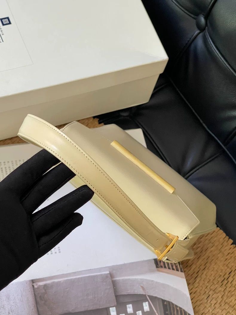 Givenchy Givenchy Vintage Cream Shoulder Bag Size ONE SIZE - 4 Thumbnail