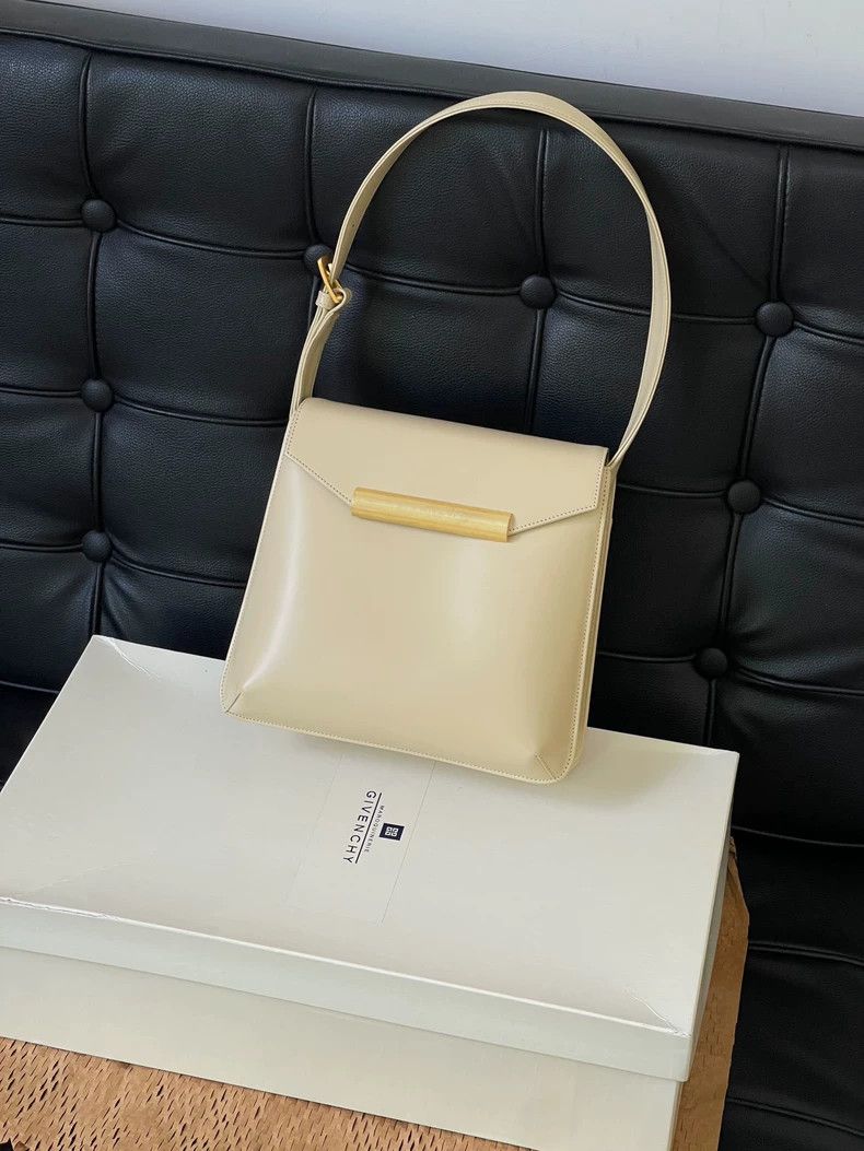 Givenchy Givenchy Vintage Cream Shoulder Bag Size ONE SIZE - 9 Thumbnail