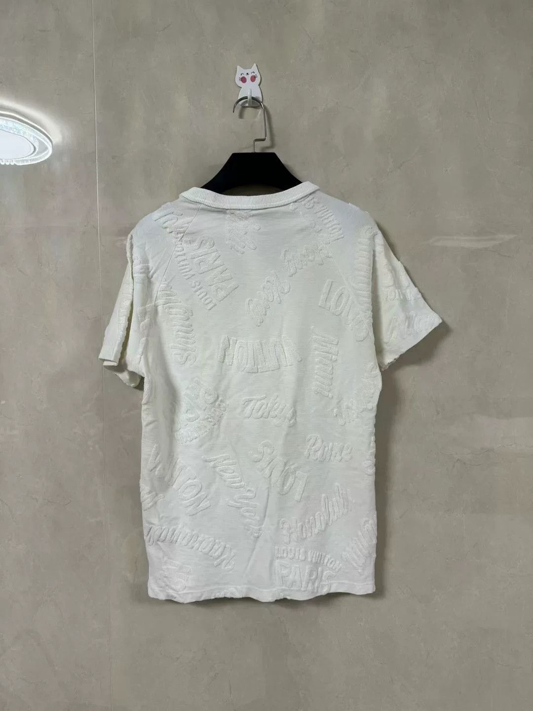 Louis Vuitton Louis Vuitton White Bullet Screen Towel Short Sleeve Size US XS / EU 42 / 0 - 2 Thumbnail