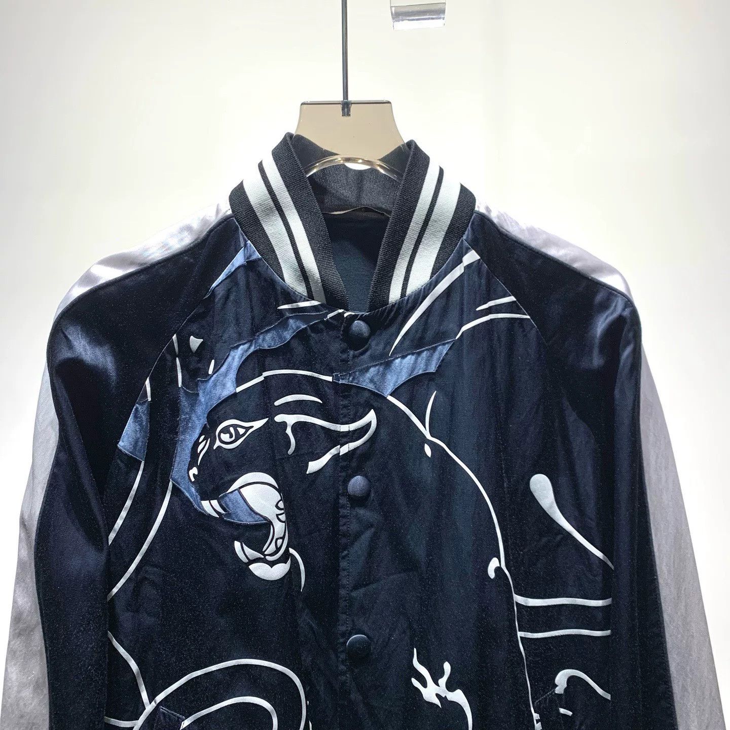 Valentino Valentino Panther Silk Baseball Jacket Size US S / EU 44-46 / 1 - 4 Thumbnail